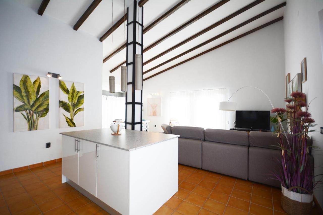 Beautiful Spacious Villa With Private Heated Pool In Лахарес Экстерьер фото