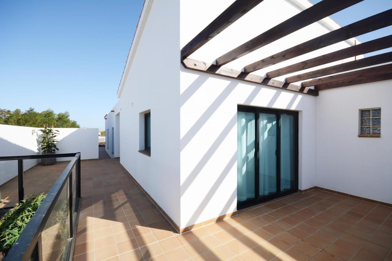Beautiful Spacious Villa With Private Heated Pool In Лахарес Экстерьер фото